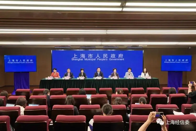 上海市政府副秘书长华源出席市政府新闻发布会介绍《2022年上海市扩大有效投资稳定经济发展的若干政策措施》相关情况